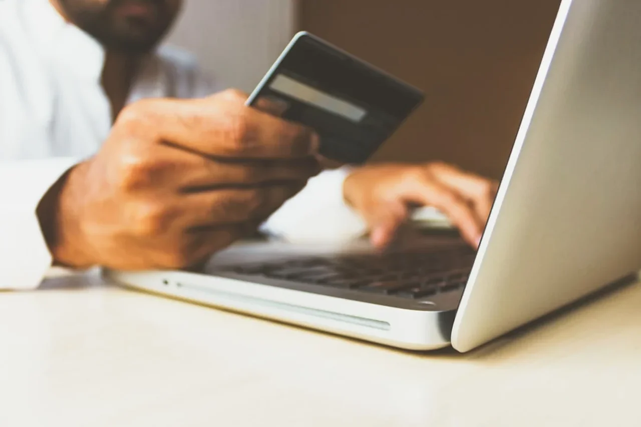 Banca Transilvania a realizat prima plată inițiată de un agent AI pentru un client