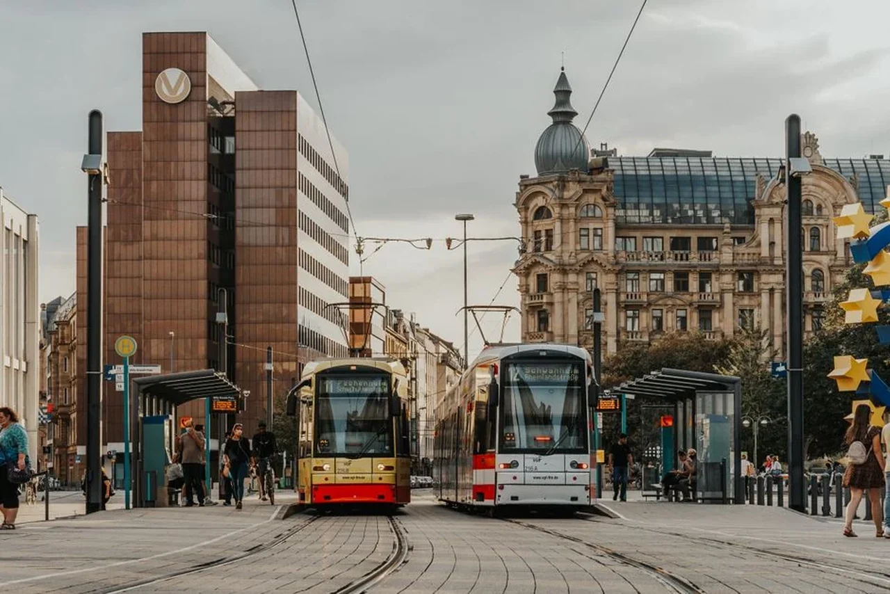 Circulaţia tramvaielor de pe linia 10 a fost blocată după o deraiere pe Şoseaua Olteniţei