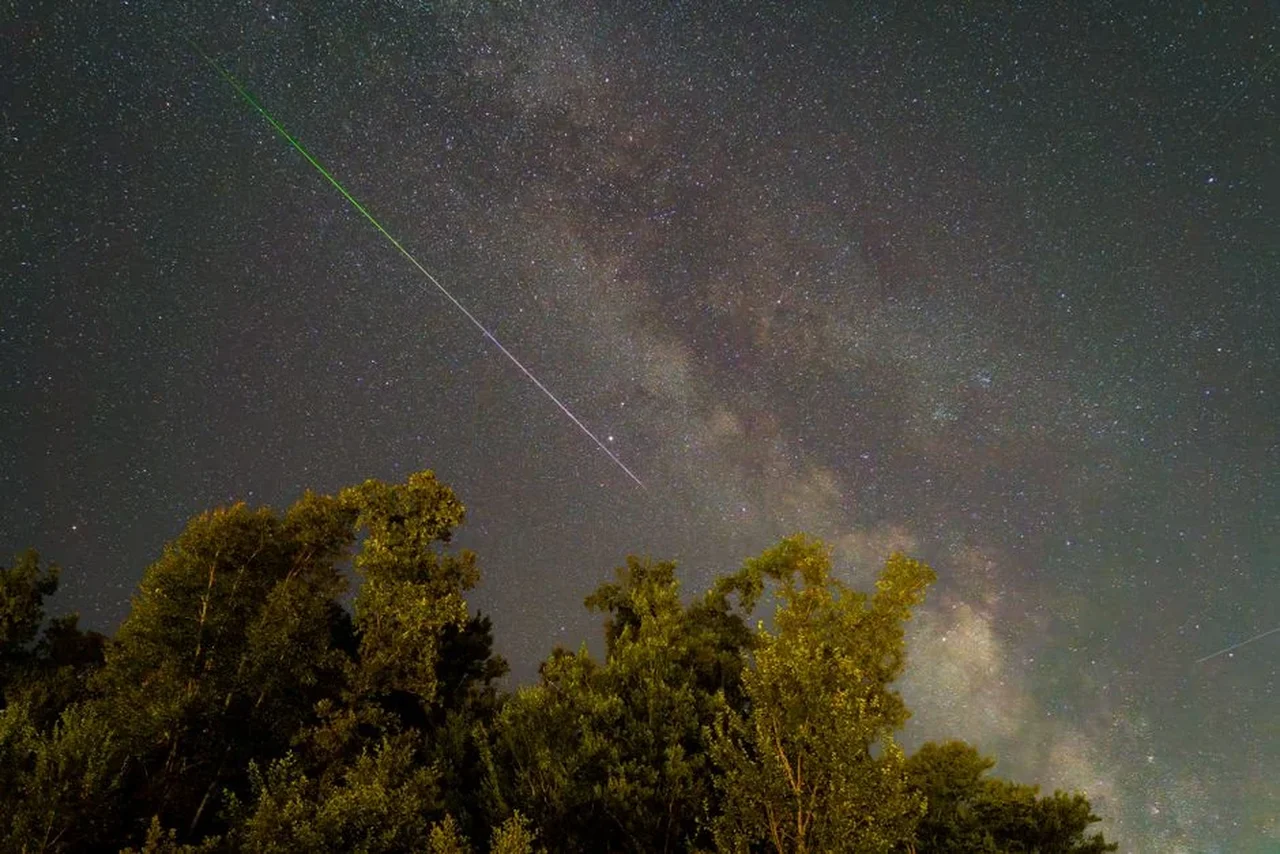 Dublu spectacol astronomic în august. Eclipsa de Soare și Perseidele vor putea fi urmărite în aceeași zi. Unde se văd din România