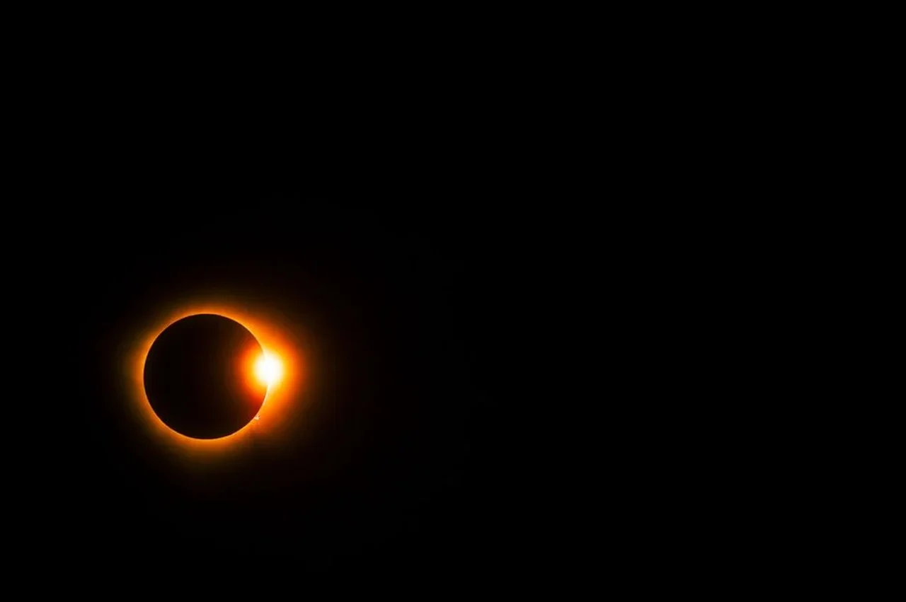 De ce este căutată din nou bancnota de 2.000 de lei legată de eclipsa din 1999