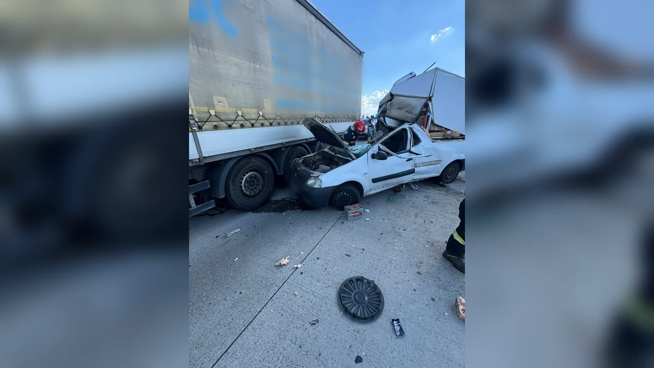 DN5D la Remuș: impact între autotren cu hârtie și pick-up cu prăjituri