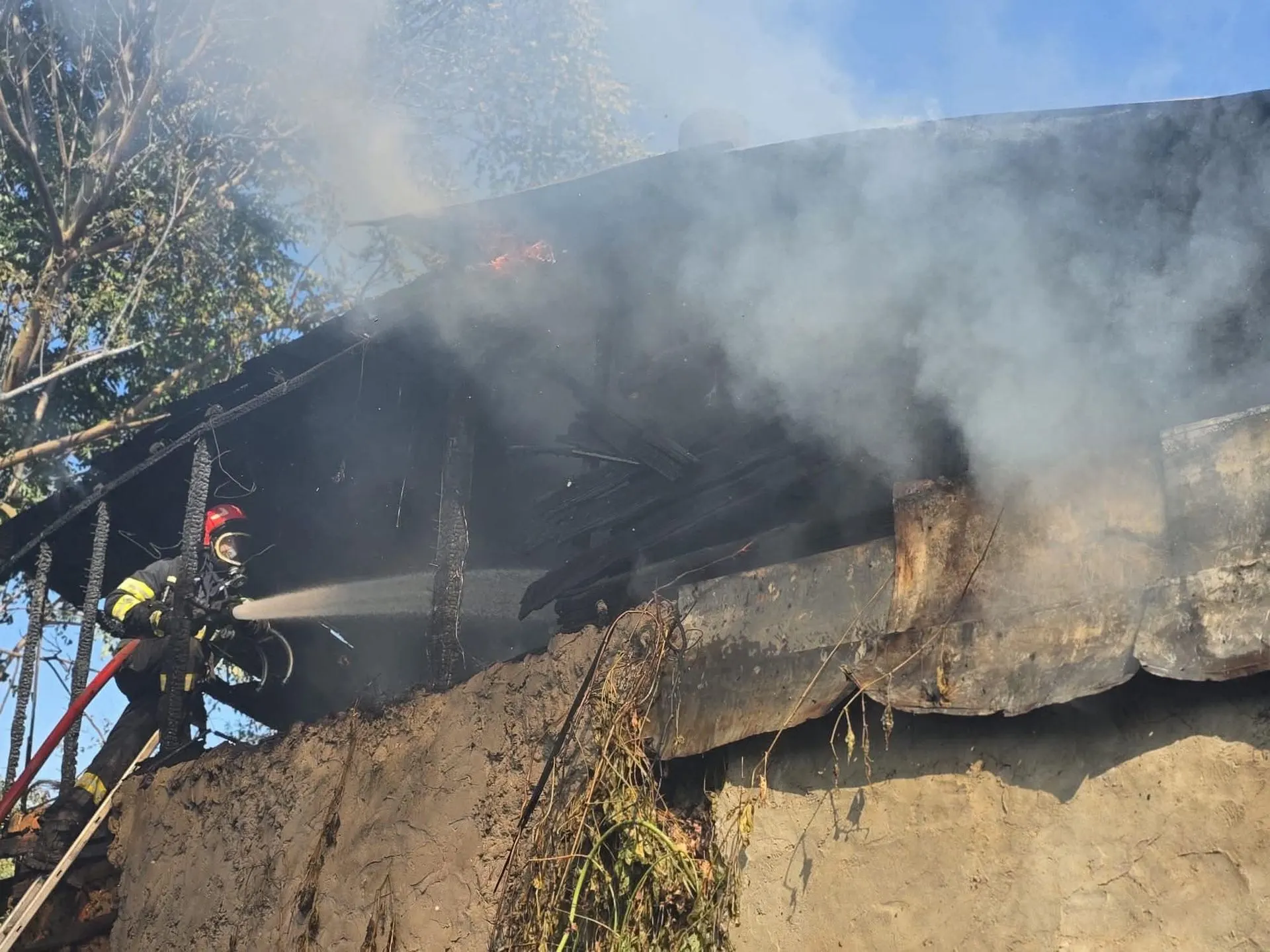 Incendiu în Giurgiu: victimă de 72 de ani, găsită în curte pe Bassarabescu