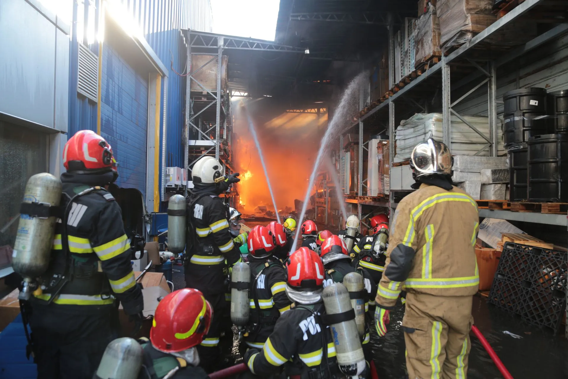 Ștefăneștii de Jos: incendiu în parcarea subterană