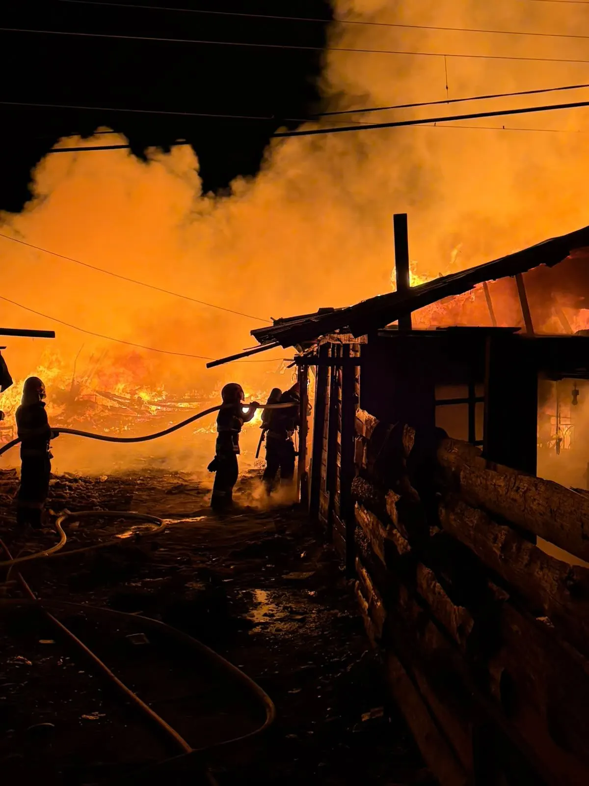Pe scurt: incendiu Craica Baia Mare, 1 ha, peste 30 pompieri, fără victime