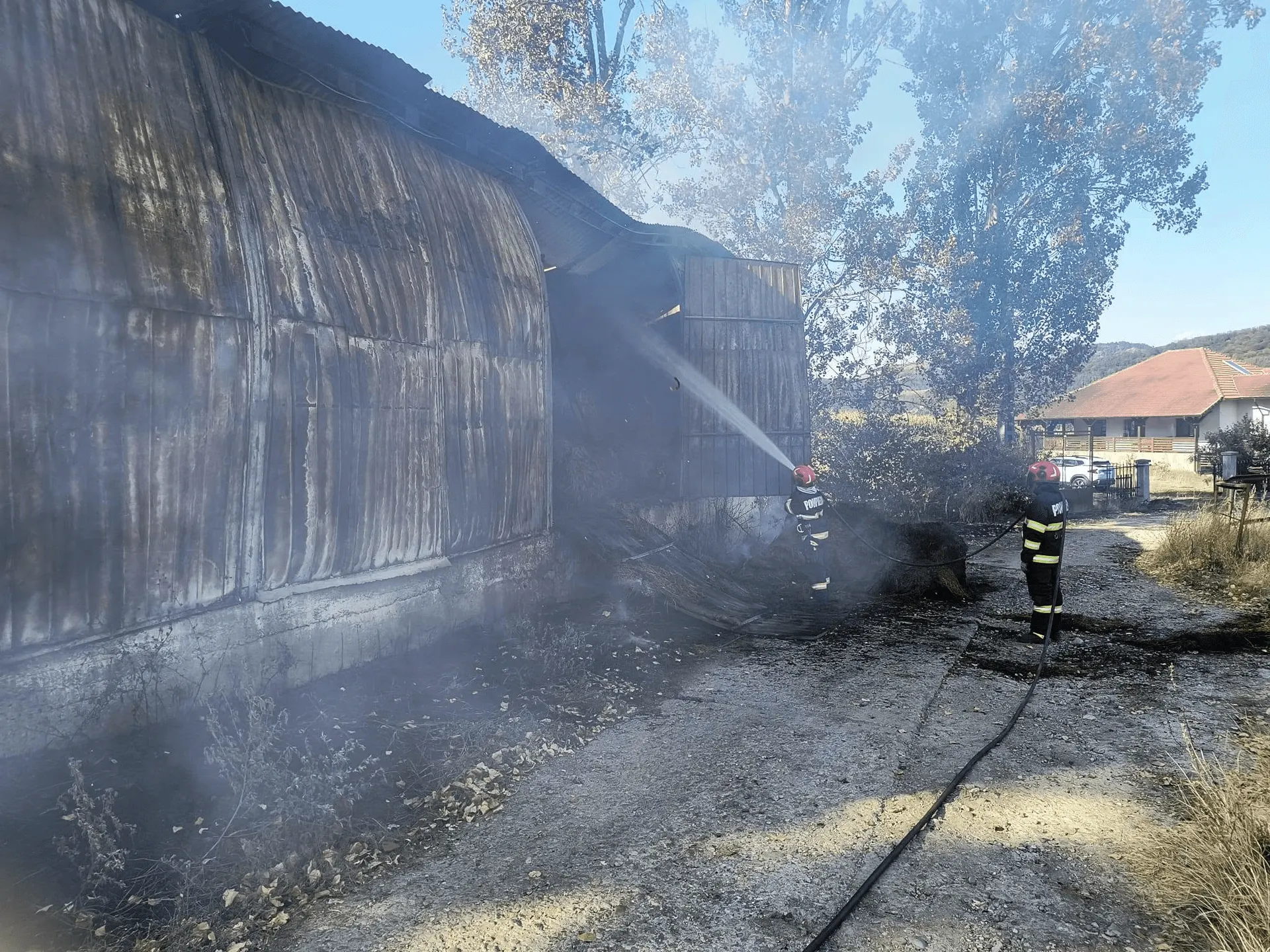 Rezumat: incendiu la depozitul de fân din Racâș