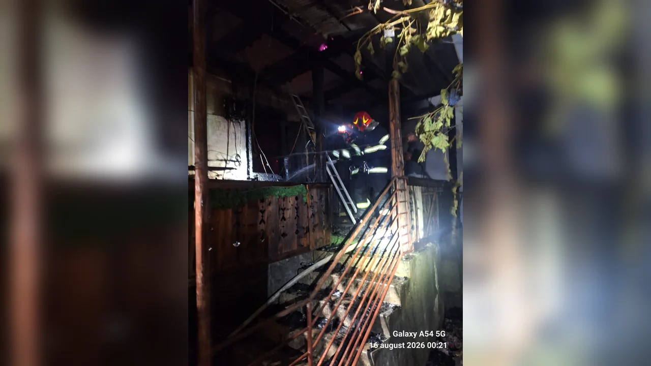 Rezumat: incendiu de vegetație la Valea Caldu, Bistrița Bârgăului
