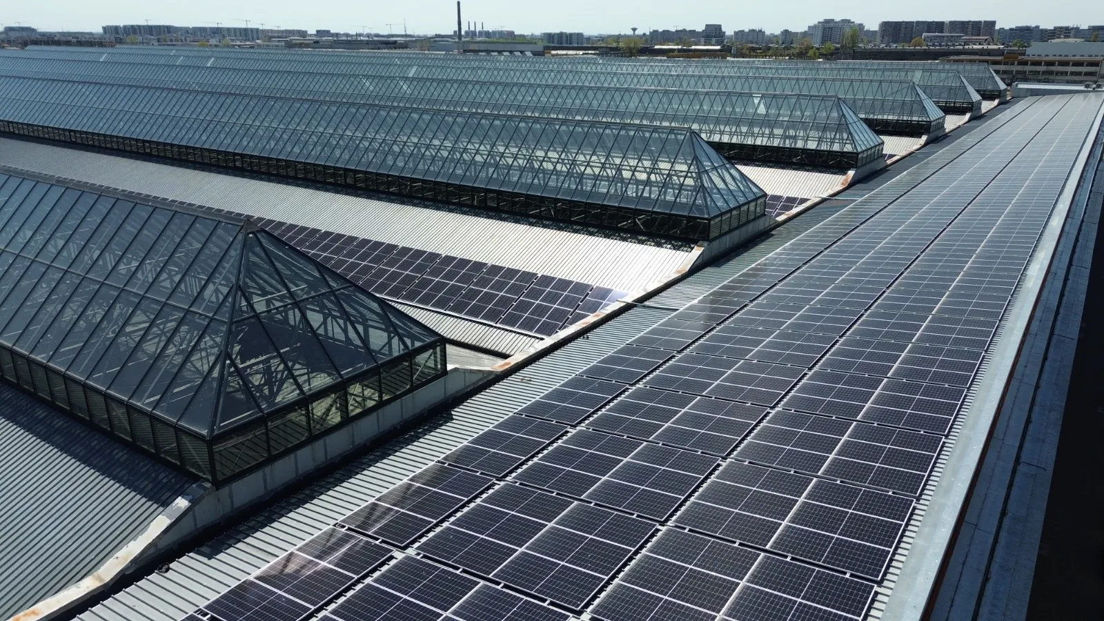 Sectorul 3 din București își produce energia pe acoperișuri